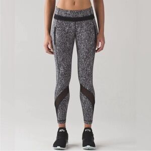 Lululemon athletica  INSPIRE TIGHT 2 Excellent condition black & white with mesh